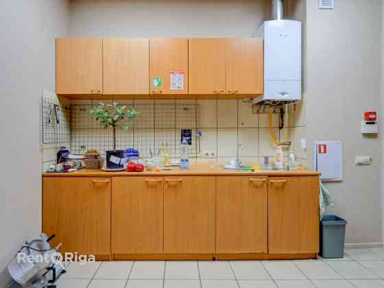 КОММЕРЧЕСКИЕ ПОМЕЩЕНИЯ В АРЕНДУ В ЦЕНТРЕ, УЛИЦА БРУНИНИЕКУ (1 ЭТАЖ)  Сдаются в Rīga