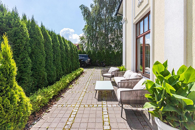 Pārdod pavisam jaunu, ekskluzīvu privātmāju ar pārdomātu plānojumu un augstākās klases Rīga - foto 3