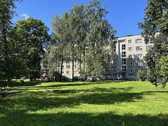 Pardod zemes gabalu ar uz tā esošu daudzdzīvokļu namu.
Dzīvokļu skaits 105.
Universālā kadastr vērtī Rīga