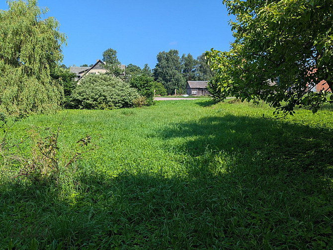 Pavisam tuvu jūrai pardod plašu īpašumu, kas sastāv no 2 zemes gabaliem (0,55 un 0,3855 ha) un Talsi un novads - foto 5