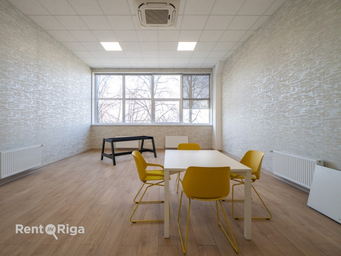 Biroja telpas Uriekstes ielā, blakus tirdzniecības ostai.  Platība sastāv no 2 kabinetiem, Rīga - foto 1