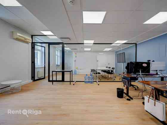 Office premises in a well-maintained office building at 16 Meierovica Boulevard, just a one-minute w Рига