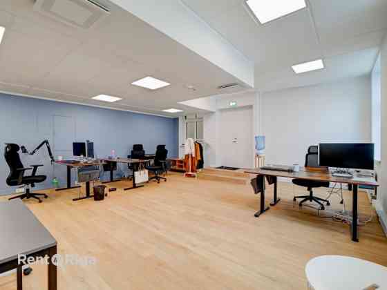Office premises in a well-maintained office building at 16 Meierovica Boulevard, just a one-minute w Рига
