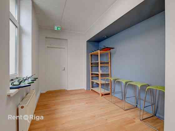 Office premises in a well-maintained office building at 16 Meierovica Boulevard, just a one-minute w Рига