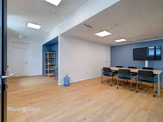 Office premises in a well-maintained office building at 16 Meierovica Boulevard, just a one-minute w Рига