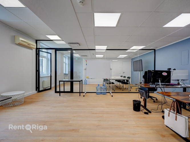 Office premises in a well-maintained office building at 16 Meierovica Boulevard, just a one-minute w Рига - изображение 3