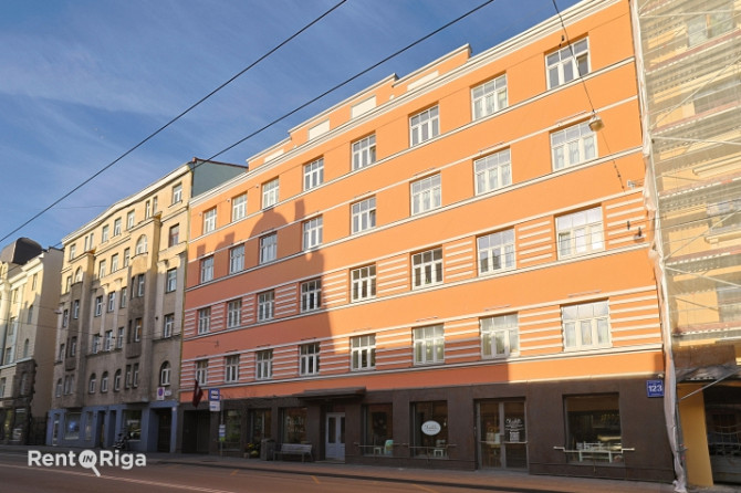 Pilnībā renovētā piecstāvu namā Rīgas centrā, Aleksandra Čaka iela 123 ir iespējams iznomāt komercte Рига - изображение 2