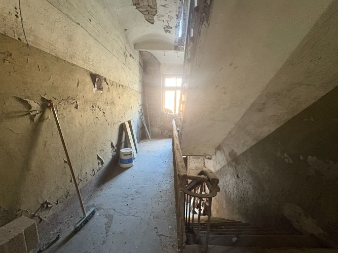 Investīciju objekts Rīgas centrā ar attīstības potenciālu  Pārdod ēku ar zemi K. Milenbaha Rīga - foto 4
