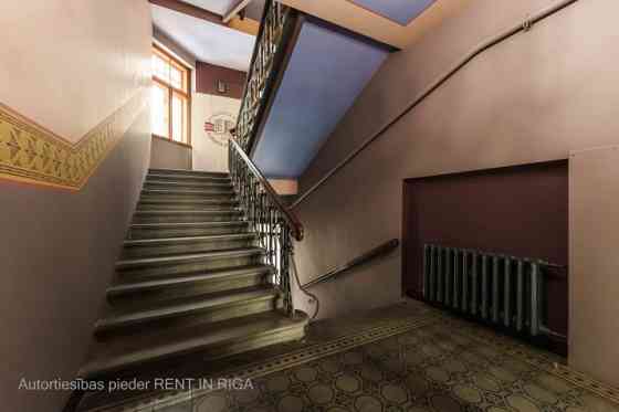 The apartment is located at 22 Skolas Street.  The apartment is in fair condition and requires cosme Рига