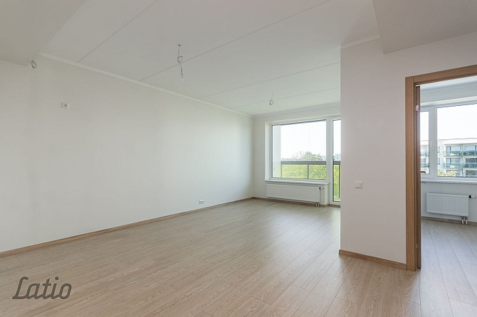 Pārdošanā funkcionāls un kvalitatīvi izbūvēts 3 istabu dzīvoklis modernā dzīvojamā Rīga - foto 3