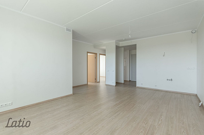 Pārdošanā funkcionāls un kvalitatīvi izbūvēts 4 istabu dzīvoklis modernā dzīvojamā Rīga - foto 2