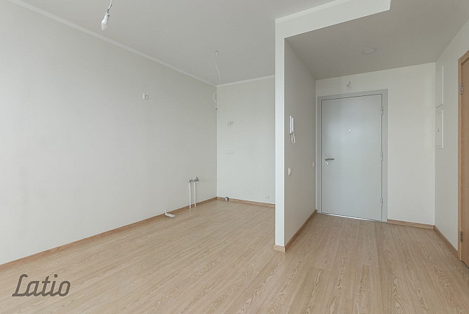 Pārdošanā funkcionāls un kvalitatīvi izbūvēts studio tipa dzīvoklis modernā dzīvojamā Rīga - foto 2
