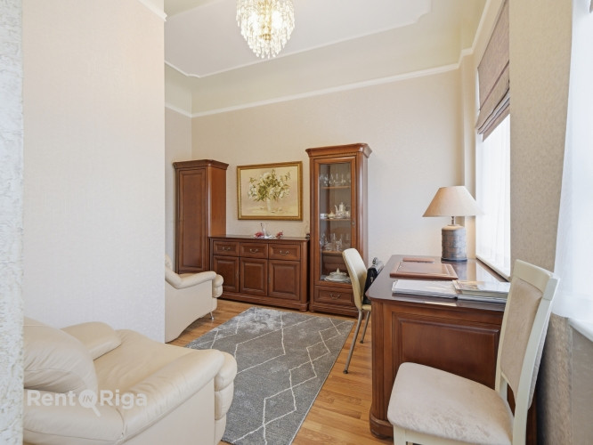 Izīrē aristokrātisku jūgendstila dzīvokli Rīgas centrā  Kr. Barona ielā 60  Piedāvājumā Rīga - foto 5