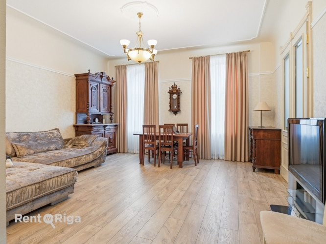 Izīrē aristokrātisku jūgendstila dzīvokli Rīgas centrā  Kr. Barona ielā 60  Piedāvājumā Rīga - foto 1