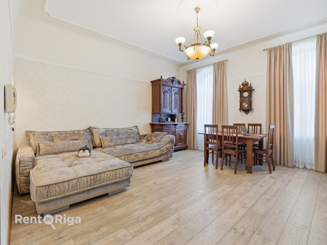 Izīrē aristokrātisku jūgendstila dzīvokli Rīgas centrā  Kr. Barona ielā 60  Piedāvājumā Rīga - foto 2