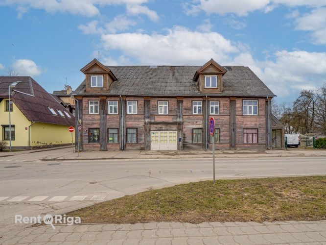 Tiek piedāvāta unikāla trīsstāvu māja Jelgavas centrā - īpašums, kura vēsture runā pati Jelgava un novads - foto 1