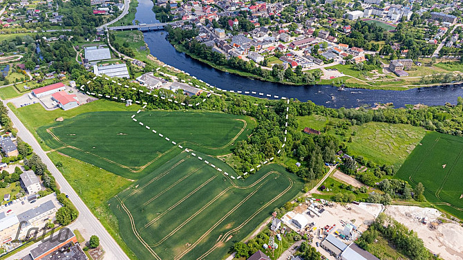 PIE MĒMELES UPES PĀRDOD ZEMES GABALU  UNIKĀLA VIETA BIZNESAM VAI ATPŪTAI

Šis īpašums Bauska un novads - foto 1
