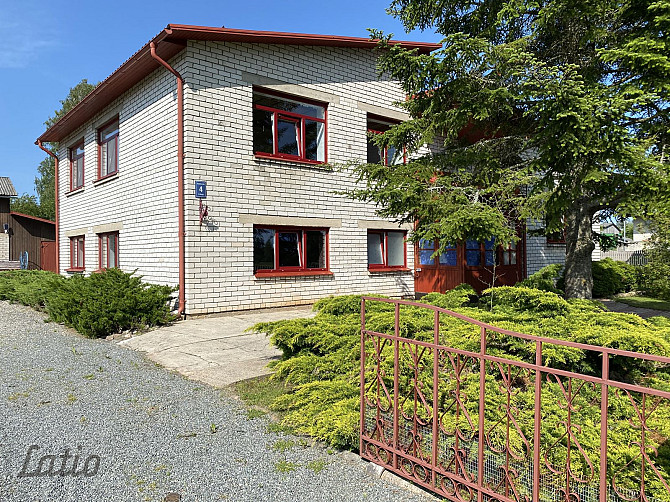 Zeme 2340 m2 | dzīvojamā māja 195,2 m2  | saimniecības ēka ar pirti un garāžu 161,6 m2 Valmiera un novads - foto 3