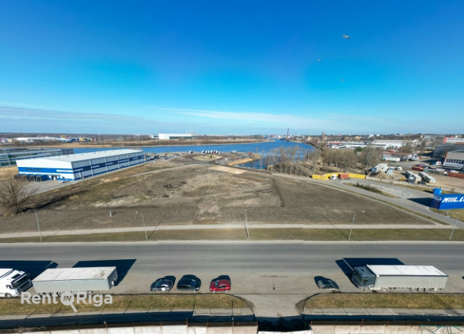 Iegādei tiek piedāvāts attīrīts, izlīdzināts zemes gabals, gatavs tālākai attīstībai! Rīga - foto 3