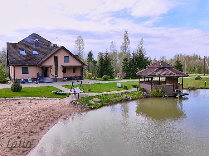 Piedāvājam iegādei kvalitatīvu māju ar plašu zemes gabalu 20 900 м platībā, klusā un Cēsis un novads - foto 1