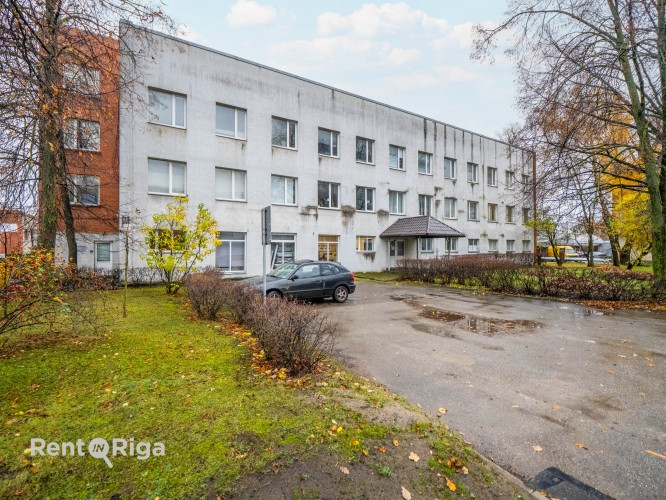 Telpas ar trīs iebrauktuvēm/paceļamajiem vārtiem Ganību dambī.  Paceļamie vārti iziet uz abām pusēm. Рига - изображение 7