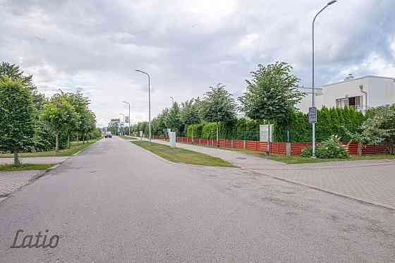 Pieejams no 08.2026.

Pārdošanā pieejamas dažādas rindu mājas ekskluzīvajā Salienas ciematā  sakoptā Rīgas rajons
