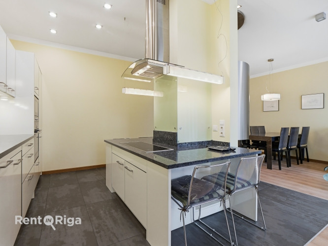 Spacious and high-quality 4-room apartment with a terrace for sale in Šampēteris.  The total interio Рига - изображение 7