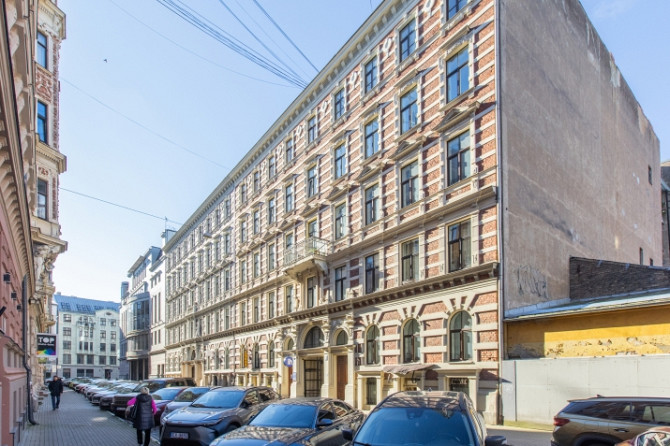 Izīrē plašu dzīvokli 6.stāvā bez lifta pie Vērmanes dārza.  Dzīvoklī nepieciešams Rīga - foto 1