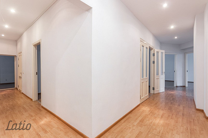 Plašs 4 istabu dzīvoklis Klusajā centrā  eleganta dzīvesvieta vai stabils ieguldījums!
Pārdodam gaiš Рига - изображение 2