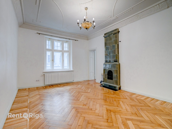 Izīrē izsmalcinātu 4-istabu dzīvokli uz klusās Akas ielas, starp Ģertrūdes un Lāčplēša Rīga - foto 1