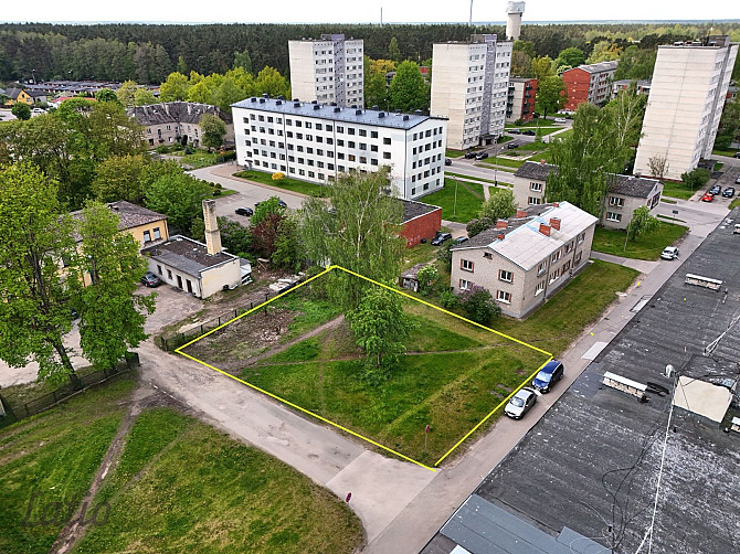 Pārdod zemes platību pašā Kauguru centrā dauddzīvokļu māju rajonā.
Zemes platības atļautā izmantošan Юрмала - изображение 1