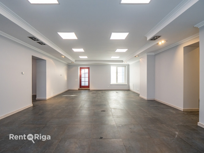 Office premises in a detached building with a fenced yard.  The premises occupy the entire first flo Рига - изображение 3
