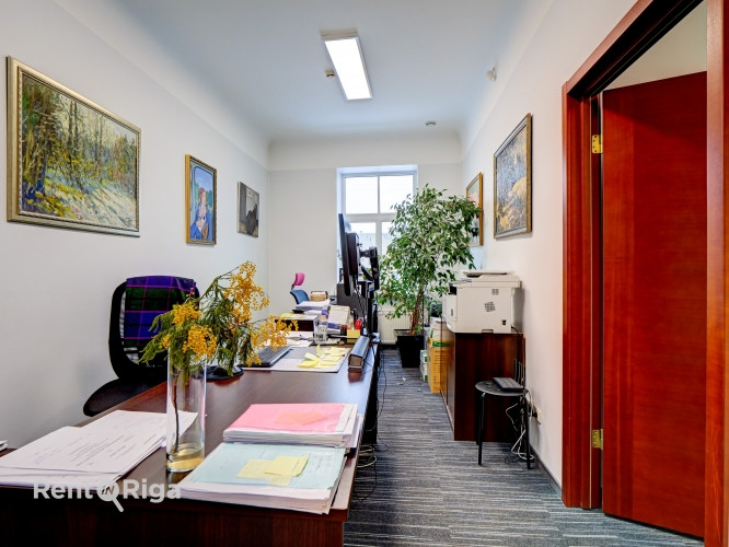 Office premises in a renovated building on the 5th floor (NO ELEVATOR).  A cozy, well-maintained, an Рига - изображение 8