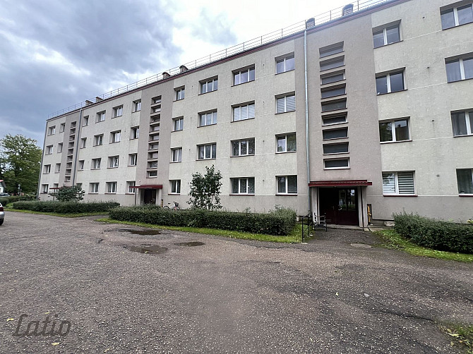 Pārdod siltu dzīvokli renovētā mājā netālu no centra. Dzīvoklī jauni logi un radiatori ar Liepāja - foto 2