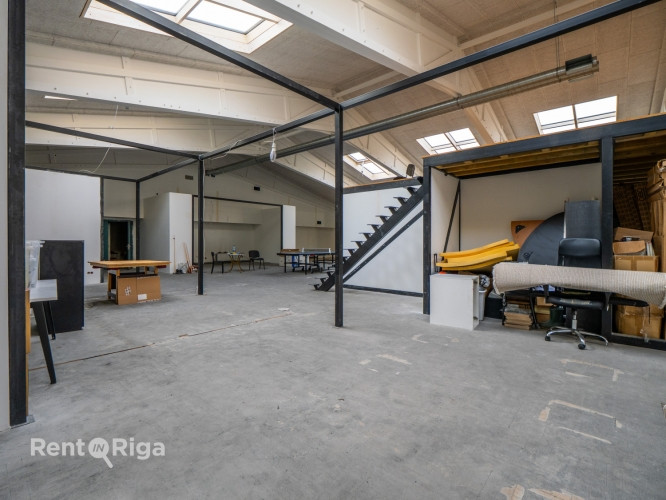Tiek piedāvātas uzņēmumiem biroja telpas visā 2. stāvā ar sagatavotu projektu. Norādītā Rīga - foto 6
