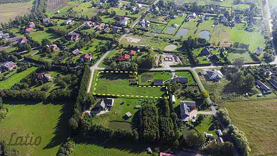 Skaistā, ainaviskā vietā pārdošanā zemes gabals privātmājas būvniecībai.
Piedāvājumā ir 4399 kv.m. p Jelgava un novads