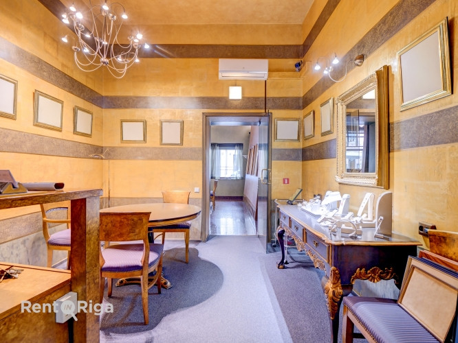 Veikala telpas Vecrīgā Smilšu ielā 3 - prestižā un renovētā biroju ēkā.   Pie telpām var Rīga - foto 13
