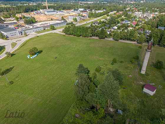 Lielisks investīciju objekts -zeme, kas jau sadalīta 16 apbūves gabalos: Ozolu iela1 un Ozolu iela 2 Kuldīga un novads