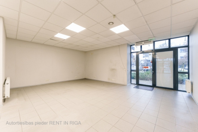 Biroja telpas 1. stāvā Mūkusalas biroju centrā.  Tiek iznomātas tirdzniecības / komerctelpas Rīga - foto 1