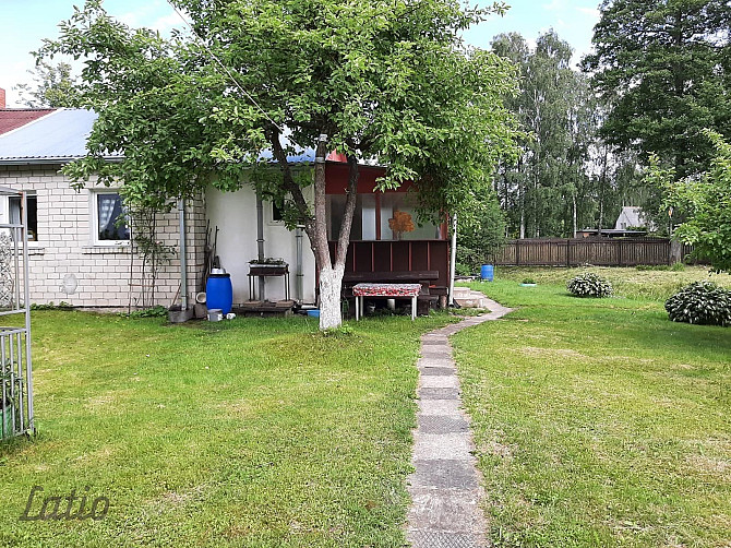 Pārdod dvīņumājas daļu. Māja ar visām ērtībām; apdzīvojama visu gadu. 
Īpašums Saulkrasti - foto 2