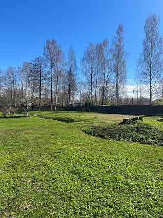 Pārdod apbūves zemi privātmājas būvei 150m no jūras krasta.
Elektrība pie īpašuma Saulkrasti