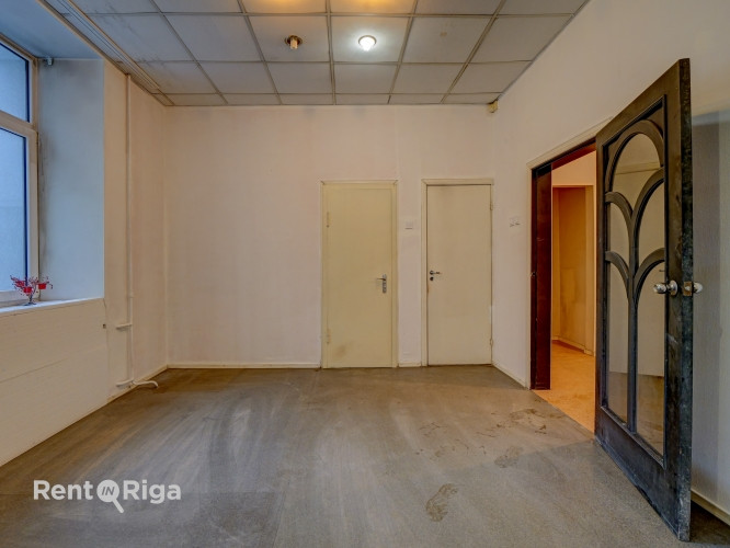 Iznomā plašas un labi redzamas komerctelpas Rīgas centrā  Krišjāņa Barona ielas sākumā, Rīga - foto 6