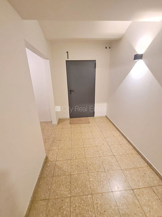 Fasādes māja, renovēta māja, slēgts pagalms, ieeja no ielas un pagalma, kāpņu telpa pēc Rīga - foto 19