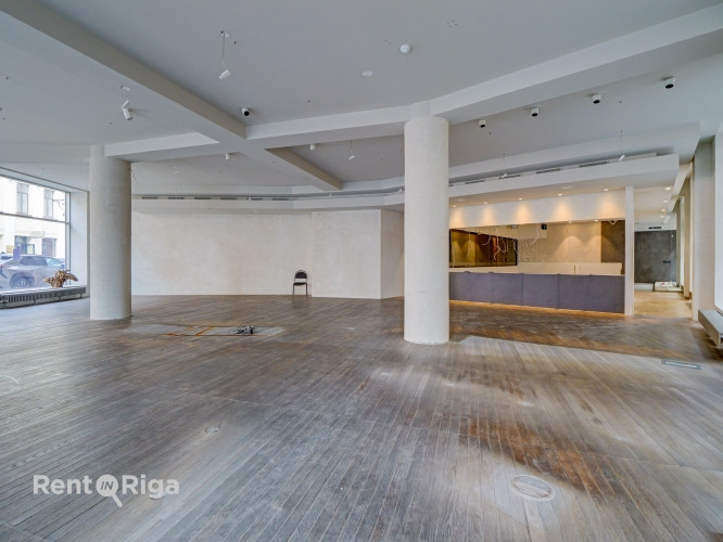 Large windows, excellent visibility and convenient parking  premises for a shop or restaurant in Rig Рига - изображение 9