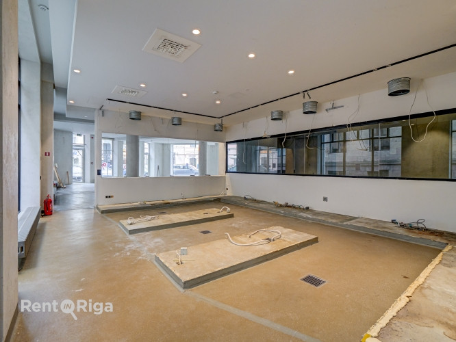 Large windows, excellent visibility and convenient parking  premises for a shop or restaurant in Rig Рига - изображение 13