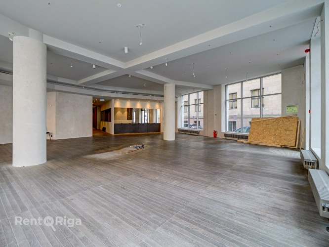 Large windows, excellent visibility and convenient parking  premises for a shop or restaurant in Rig Рига - изображение 10