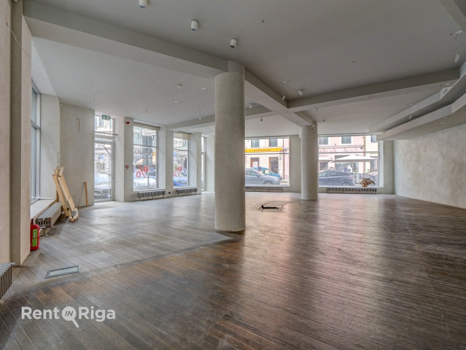 Large windows, excellent visibility and convenient parking  premises for a shop or restaurant in Rig Рига - изображение 8
