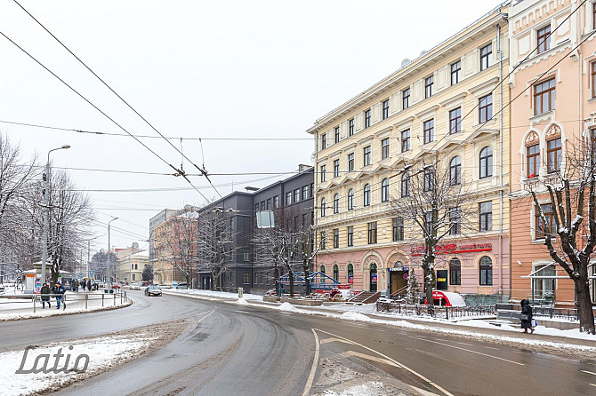 Ilgtermiņa īrei tiek piedāvāts divistabu dzīvoklis Rīgas centrā. 

Dzīvoklis aprīkots ar jaunām mēbe Рига - изображение 1