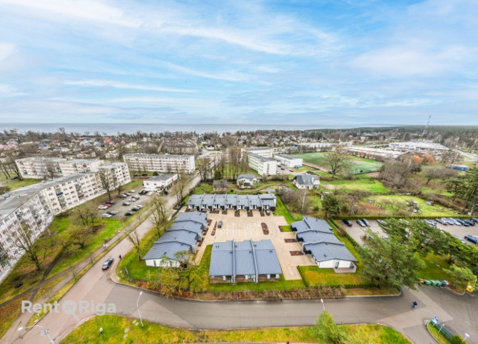 Īre vai īre ar izpirkuma tiesībām!  Moderna rindu māja privātā, slēgtā dzīvojamo māju Jūrmala - foto 2