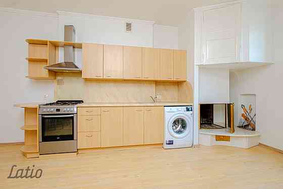 Pārdod plašu un skaistu dzīvokli vēstniecību rajonā, klusajā pilsētas centrā.
Dzīvoklī ir piecas ist Rīga